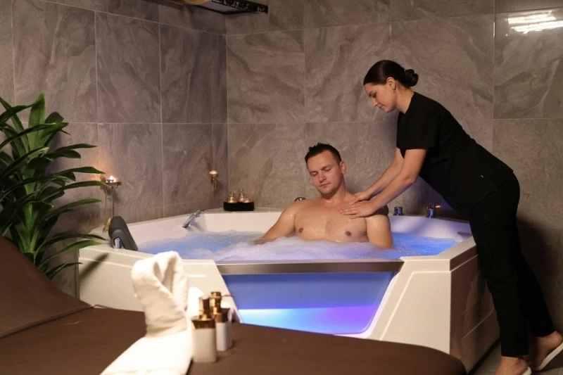 jacuzzi-with-full-body-massage